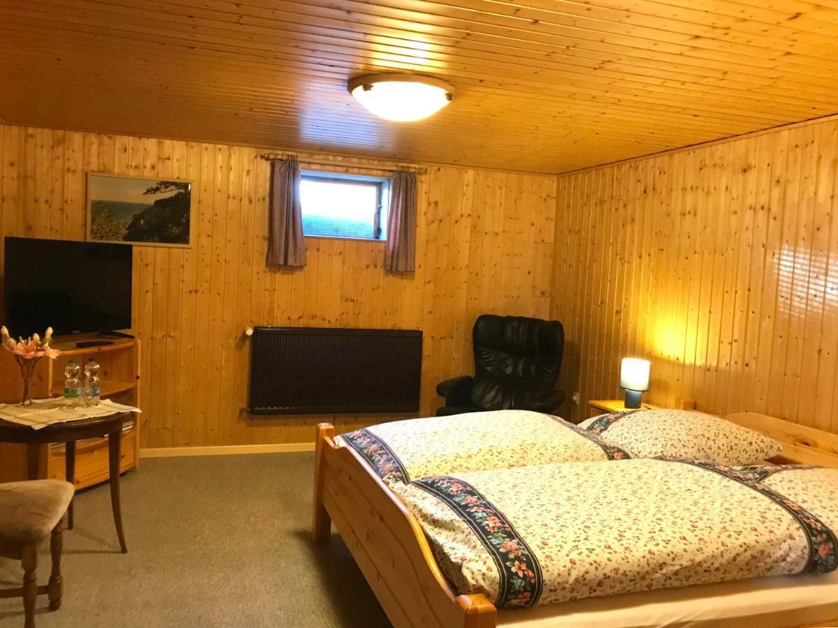 Mittelangeln Schoenes Kellerzimmer Mit Bad 아파트 외부 사진